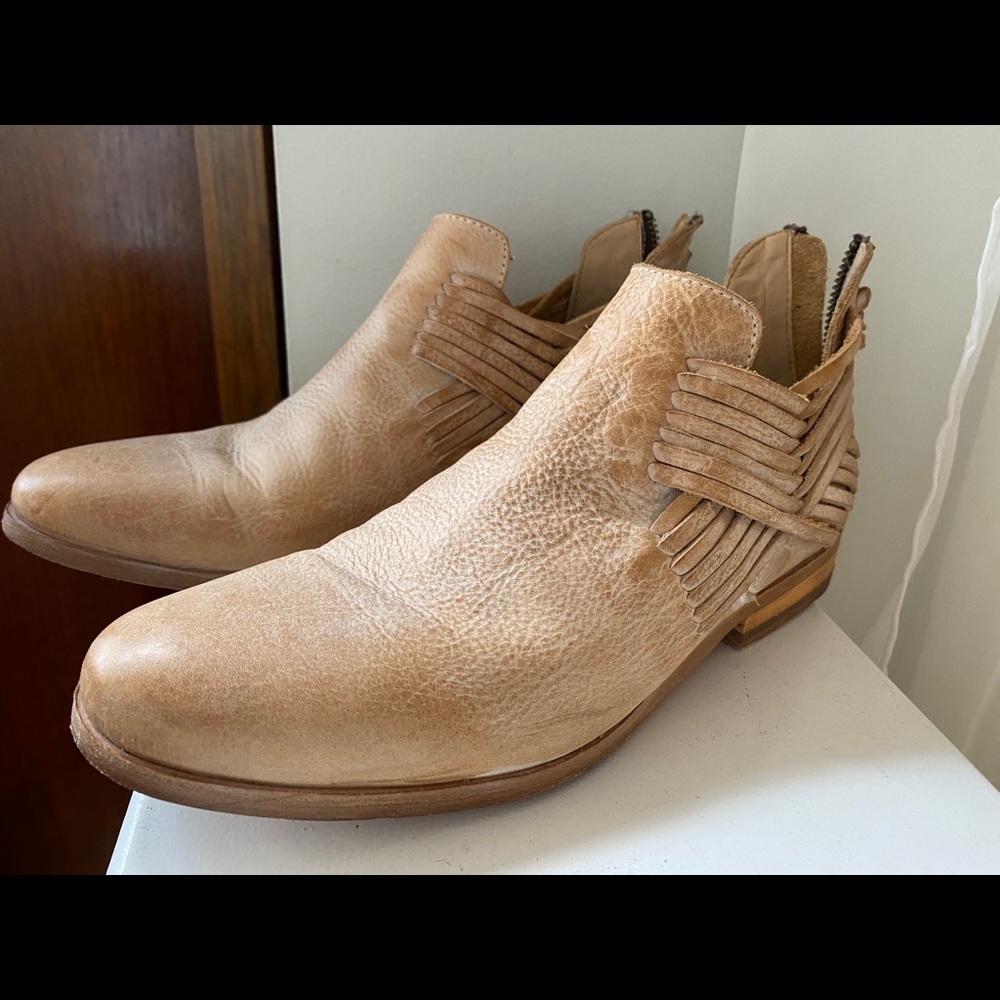 Lg Tan LEATHER Booties 9 Garnet Hill Blonde BASKE